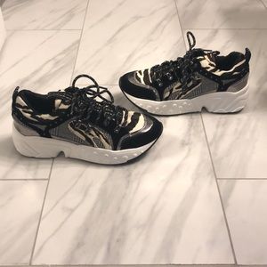 Women’s DKNY Avi Sneakers